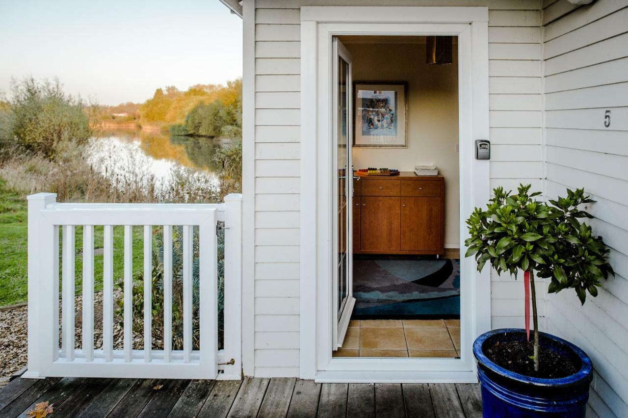 Windrush Turret Lodge South Cerney Exterior photo